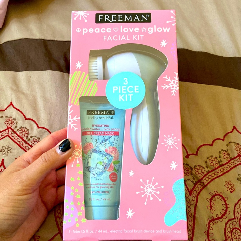 🆕 Freeman 3 piece facial brush device set